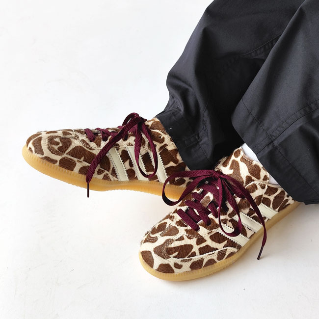 < adidas > サンバ　スニーカー