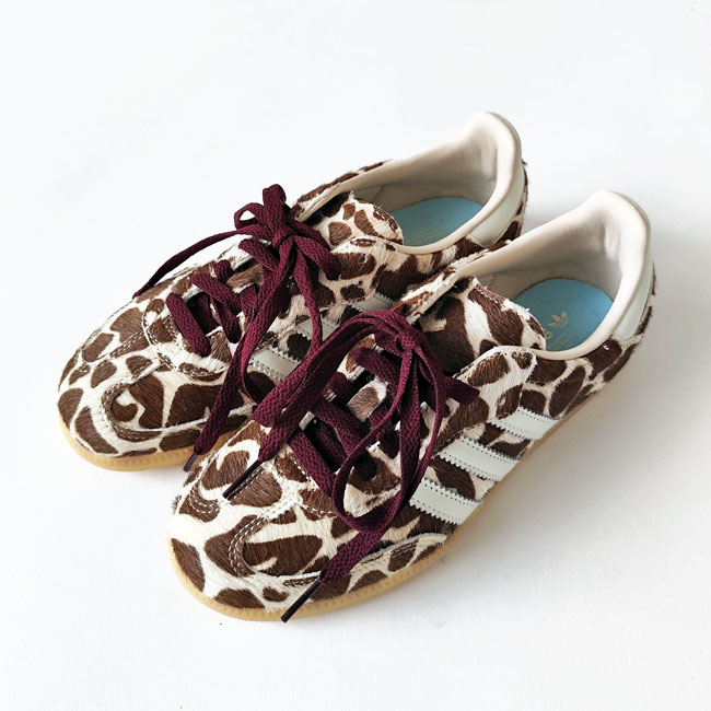 < adidas > サンバ　スニーカー