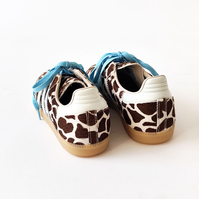 < adidas > サンバ　スニーカー