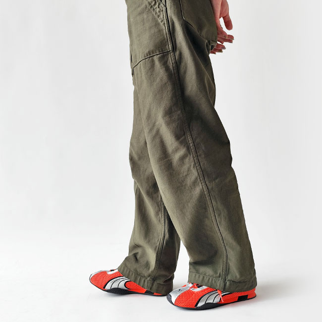 < puma > メッシュスニーカー
