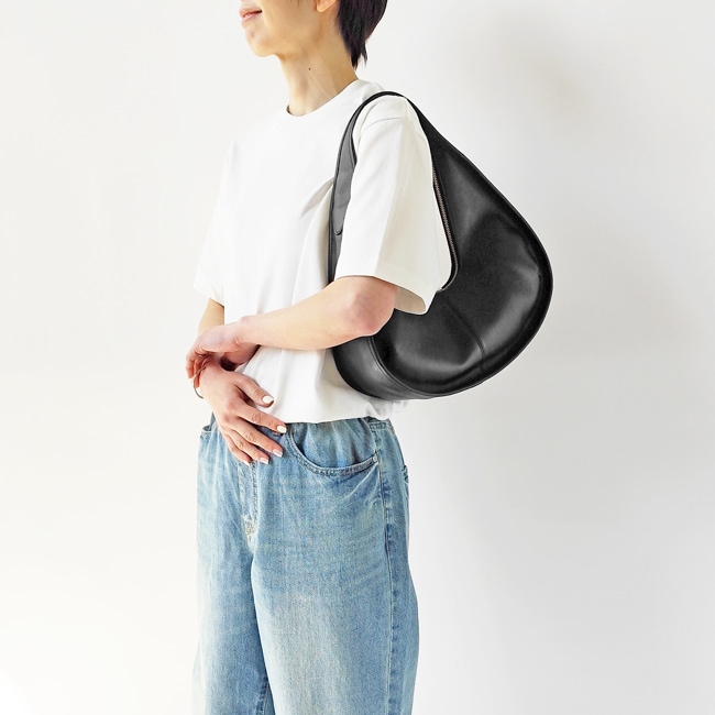 < LA SCAIA > ハーフムーン ショルダーバッグ
