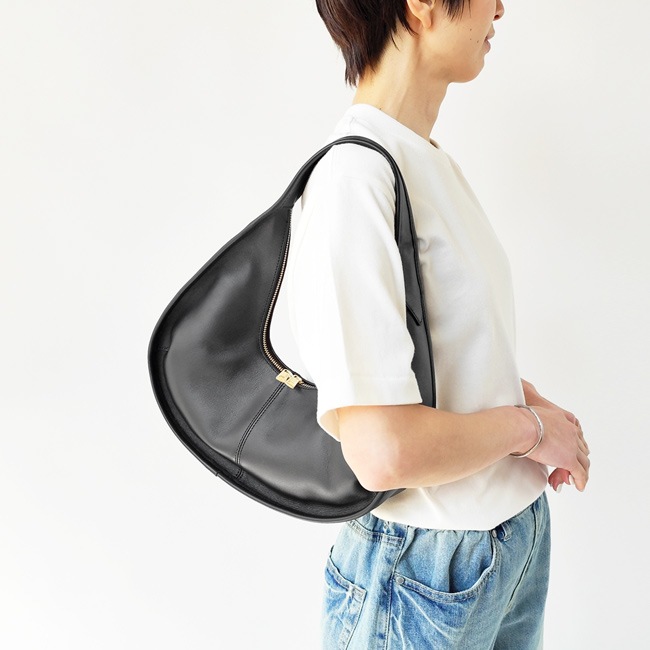 < LA SCAIA > ハーフムーン ショルダーバッグ