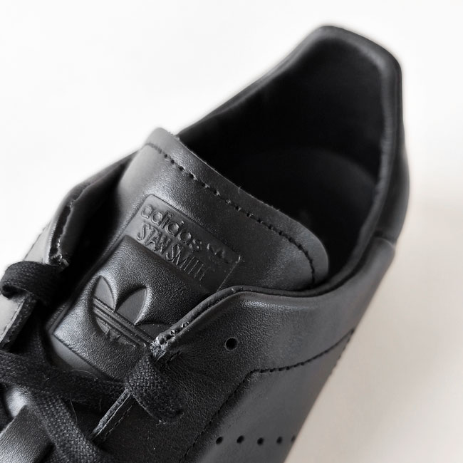 < adidas > スタンスミス ロープロ