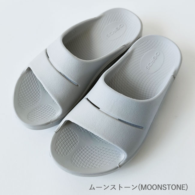 < OOFOS >スライドサンダル