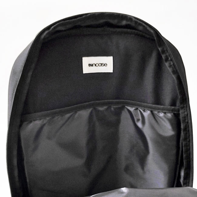 < Incase > シフト バックパック