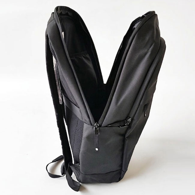 < Incase > シフト バックパック