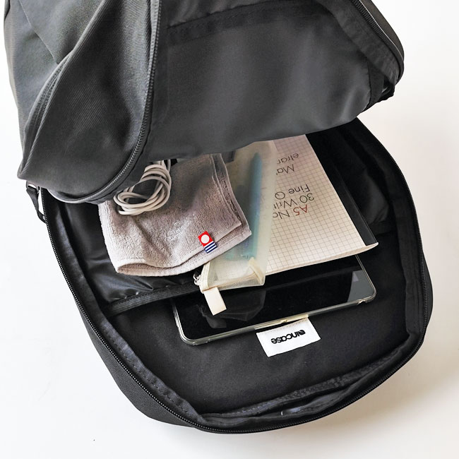 < Incase > シフト バックパック