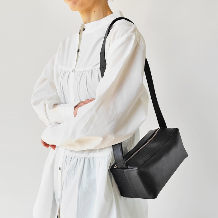 < LA SCAIA > ショルダーバッグ