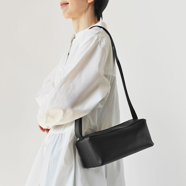< LA SCAIA > ショルダーバッグ