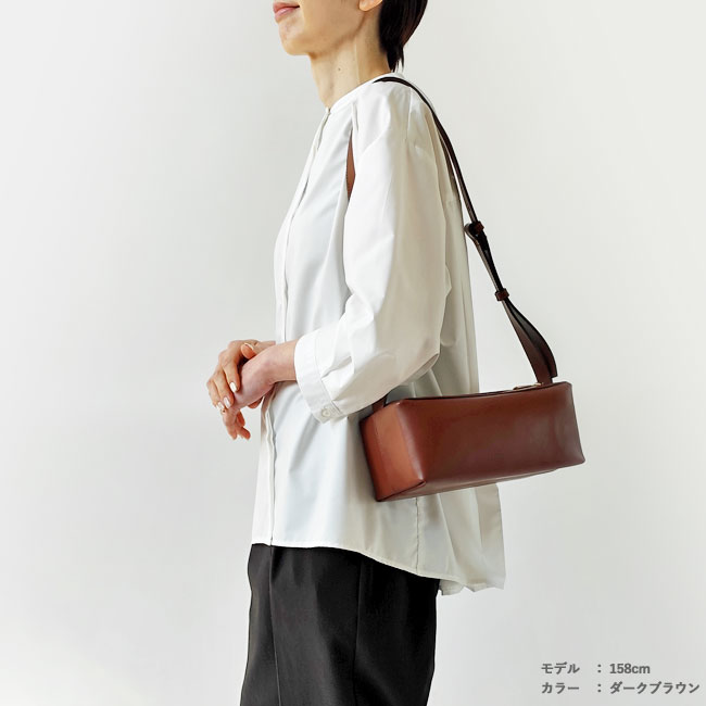 < LA SCAIA > ショルダーバッグ