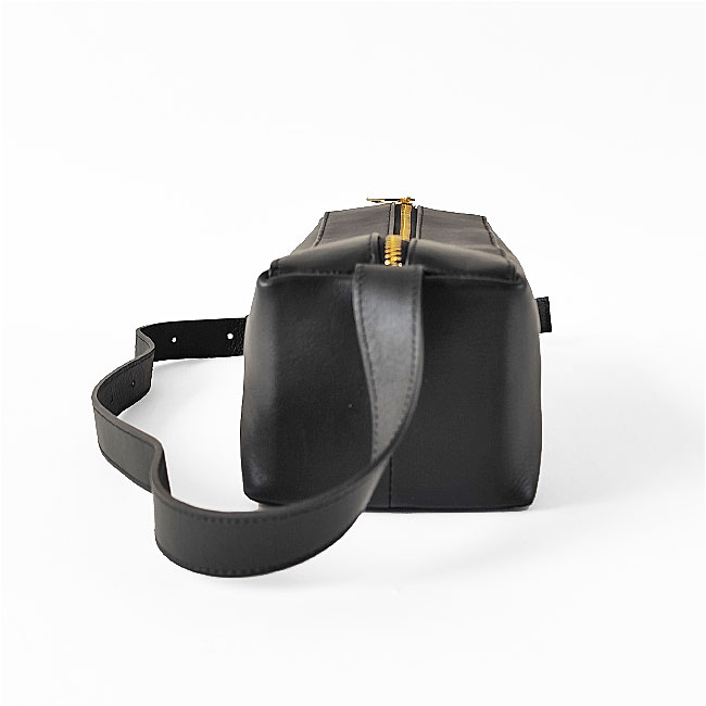 < LA SCAIA > ショルダーバッグ