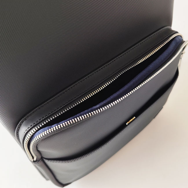 < LACOSTE > バックパック