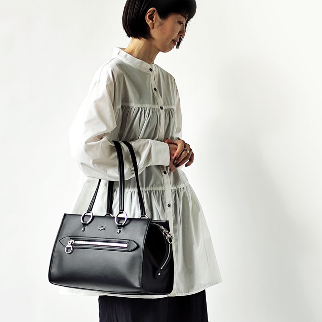 < LACOSTE > M TOP HANDLE BAG