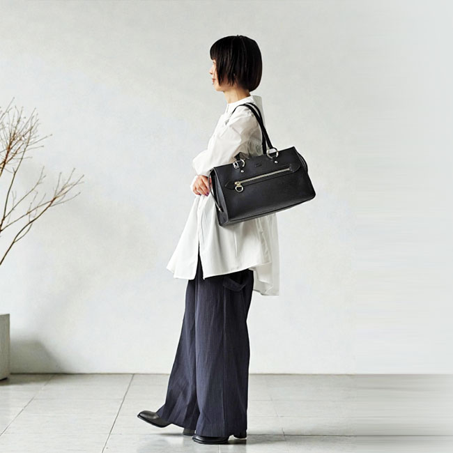 < LACOSTE > M TOP HANDLE BAG