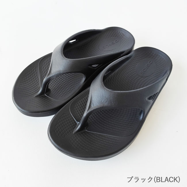 < OOFOS >トングサンダル