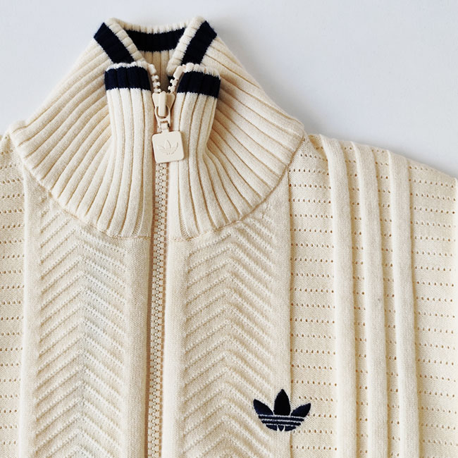 < adidas > ケーブルニット トラックトップ