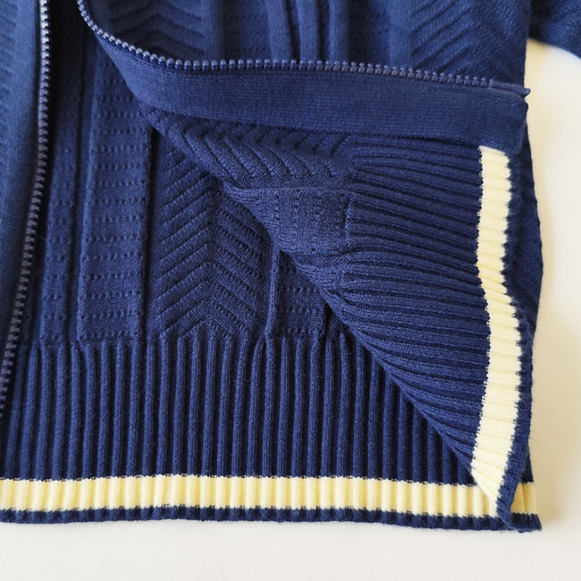 < adidas > ケーブルニット トラックトップ