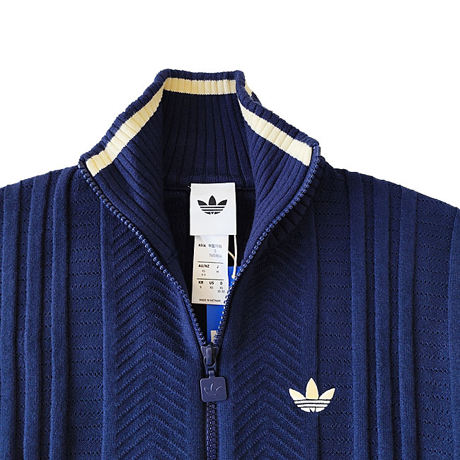 < adidas > ケーブルニット トラックトップ