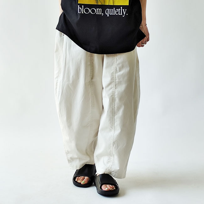 < NIKE >スライドサンダル