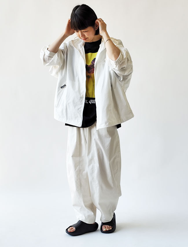 < NIKE >スライドサンダル
