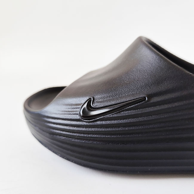 < NIKE >スライドサンダル