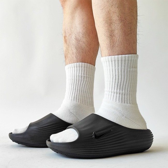 < NIKE >スライドサンダル