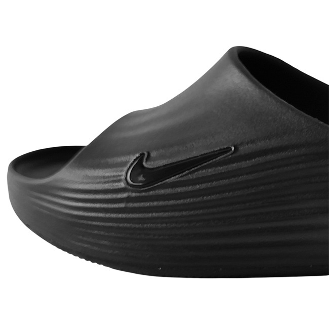 < NIKE >スライドサンダル