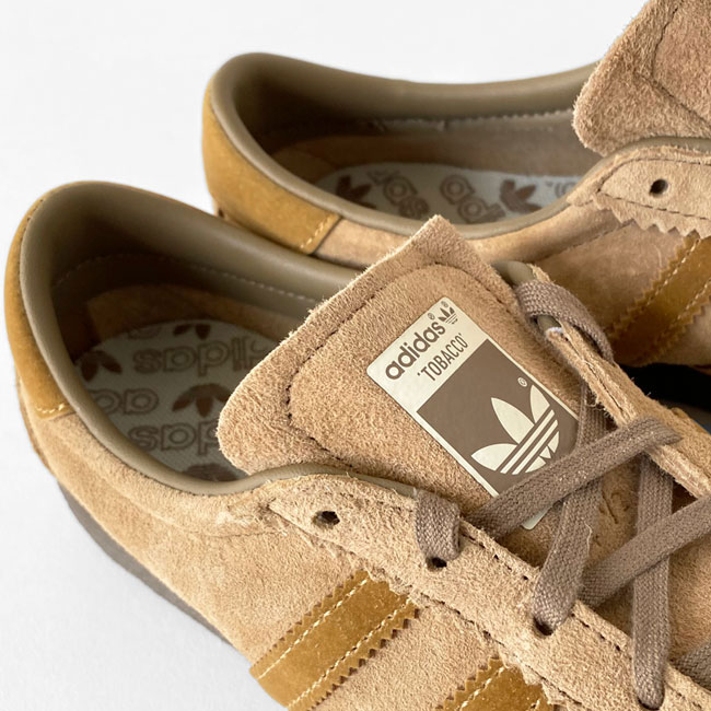 < adidas > タバコ