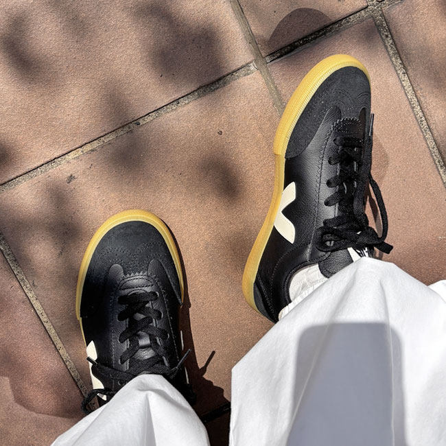 < VEJA> VOLLEY O.T. LEATHER BLACK PIERRE / スニーカー