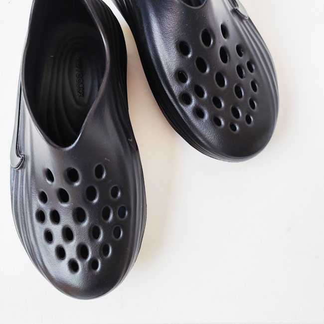 < NIKE >リカバリーシューズ