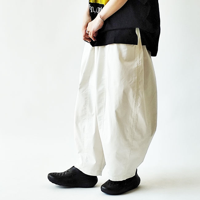 < NIKE >リカバリーシューズ