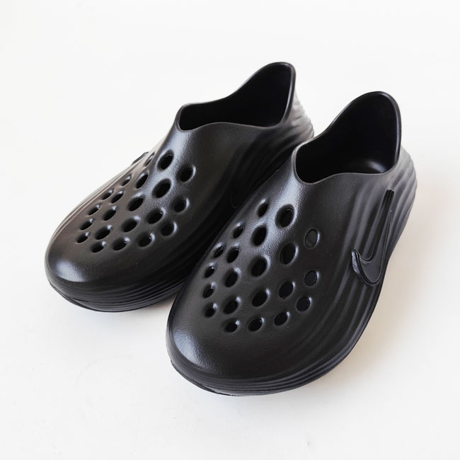 < NIKE >リカバリーシューズ