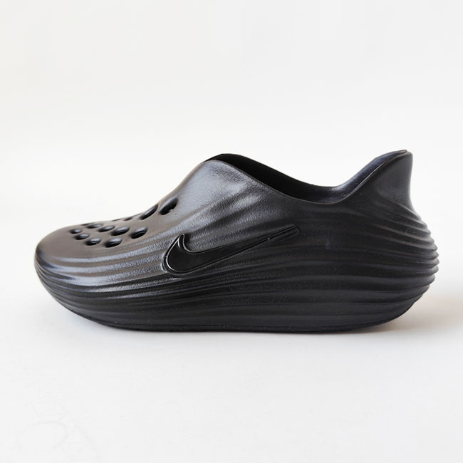 < NIKE >リカバリーシューズ