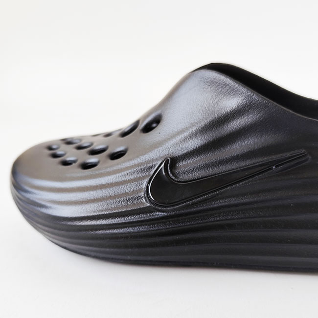 < NIKE >リカバリーシューズ
