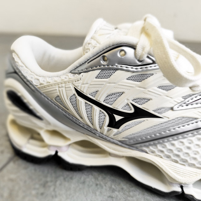 MIZUNO > WAVE PROPHECY LS / スニーカー オフホワイト×ブラック