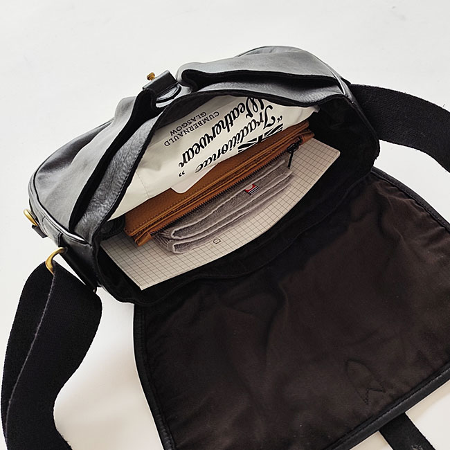 < CRAMP> Cr-5020 / 本革ショルダーバッグ