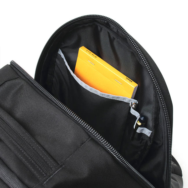 < Incase > グリッド バックパック 23L