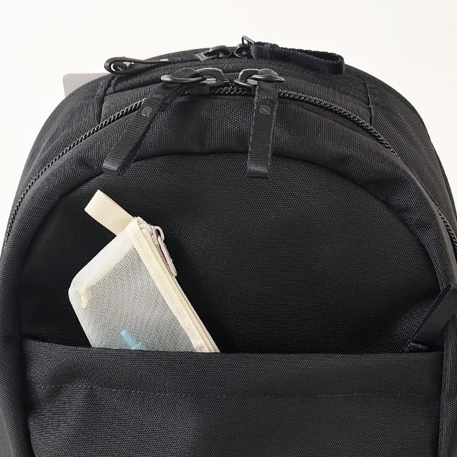 < Incase > グリッド バックパック 23L