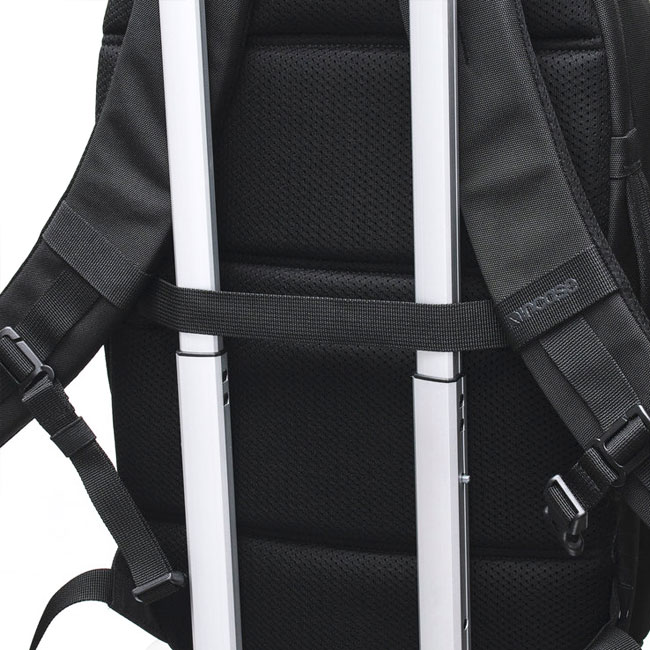 < Incase > グリッド バックパック 23L