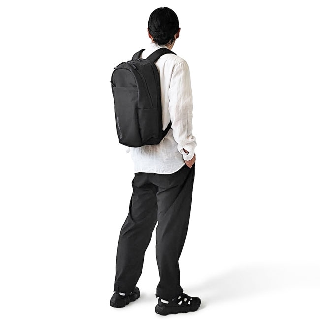 < Incase > グリッド バックパック 23L