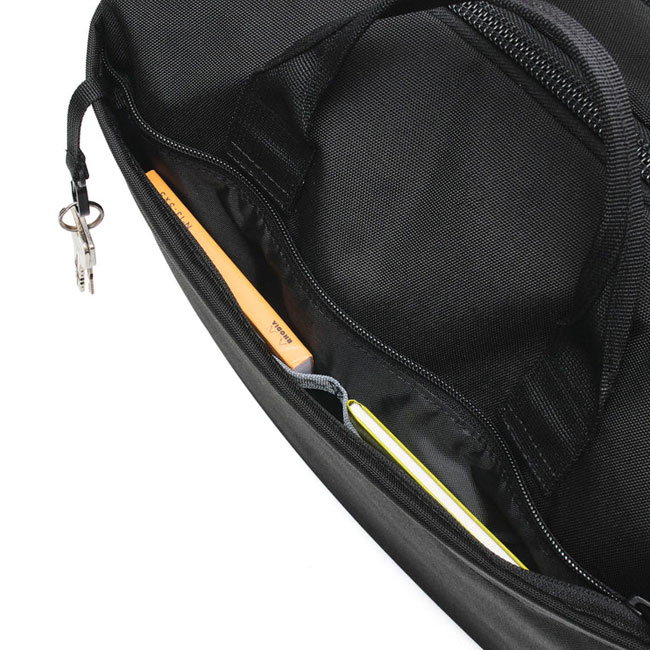 < Incase > グリッド ショルダーバッグ