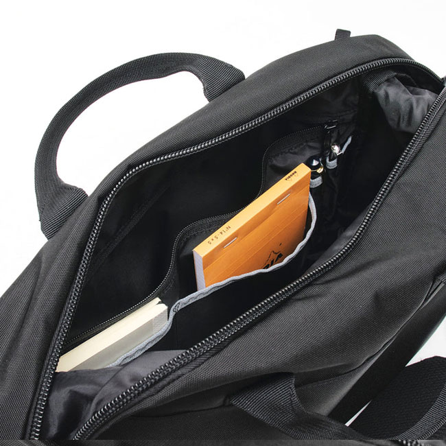 < Incase > グリッド ショルダーバッグ