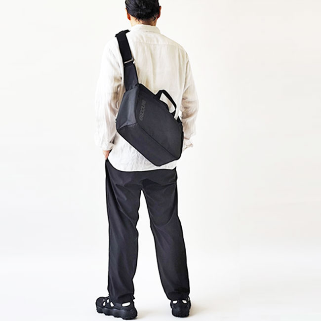 < Incase > グリッド ショルダーバッグ
