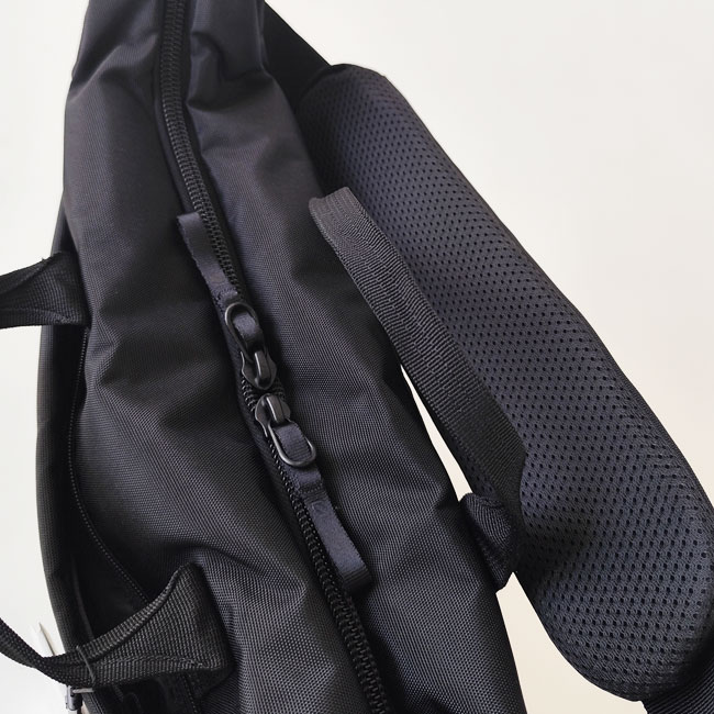 < Incase > グリッド ショルダーバッグ