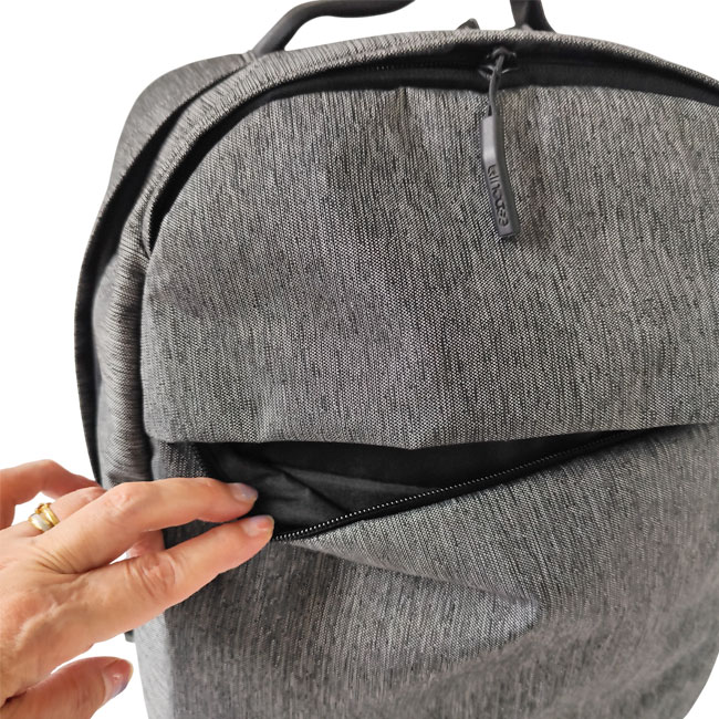 < Incase > City Collection Compact Backpack