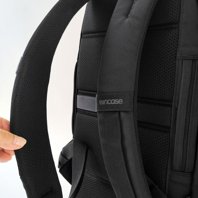 < Incase > グリッド バックパック 18L