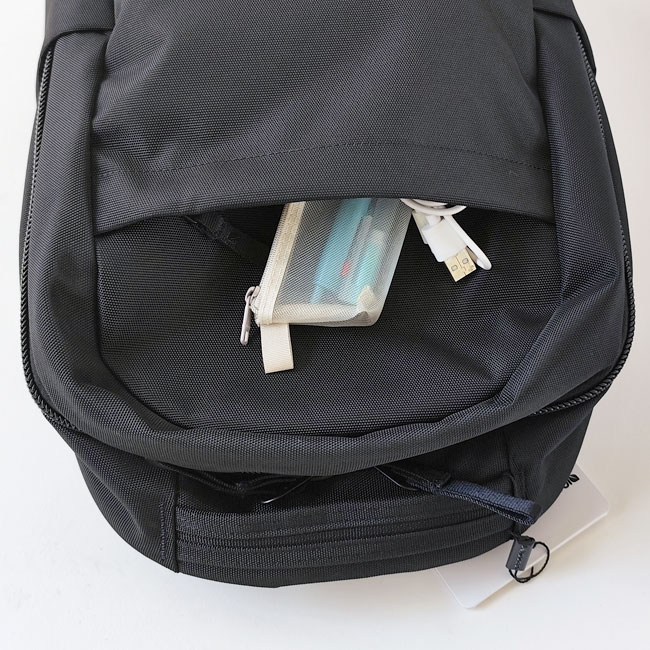 < Incase > グリッド バックパック 18L