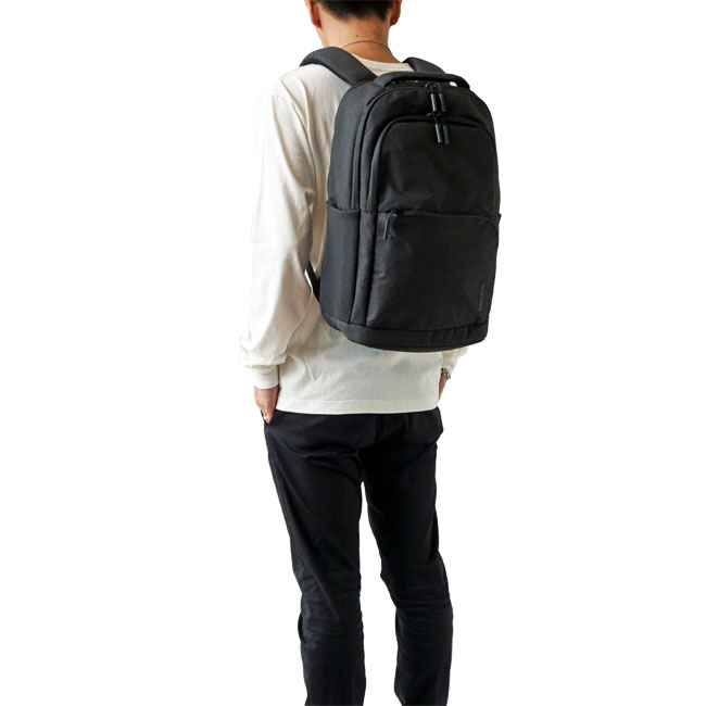 < Incase > Facet 25L Backpack