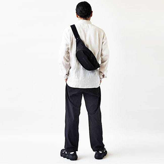 < Incase >グリッド ウエストバッグ 