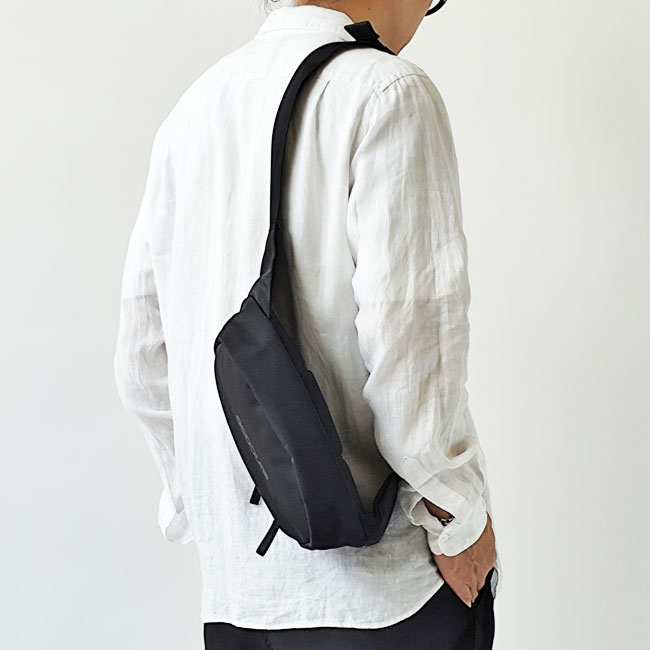 < Incase >グリッド ウエストバッグ 